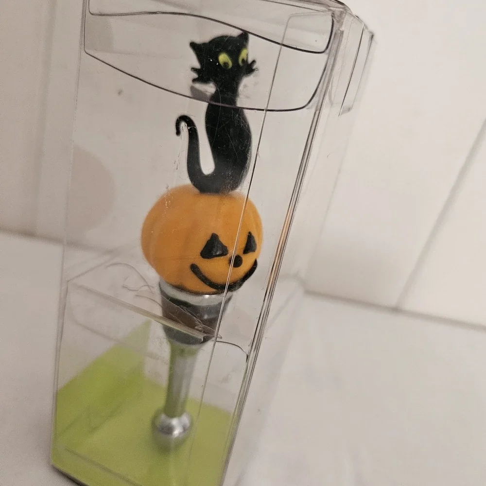Pier 1 Halloween Bottle Stopper ~ Black Cat on a Pumpkin